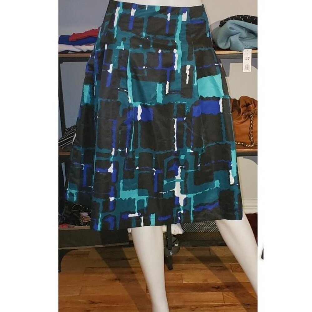 Jessica knee high fit and flare satin skirt size 14